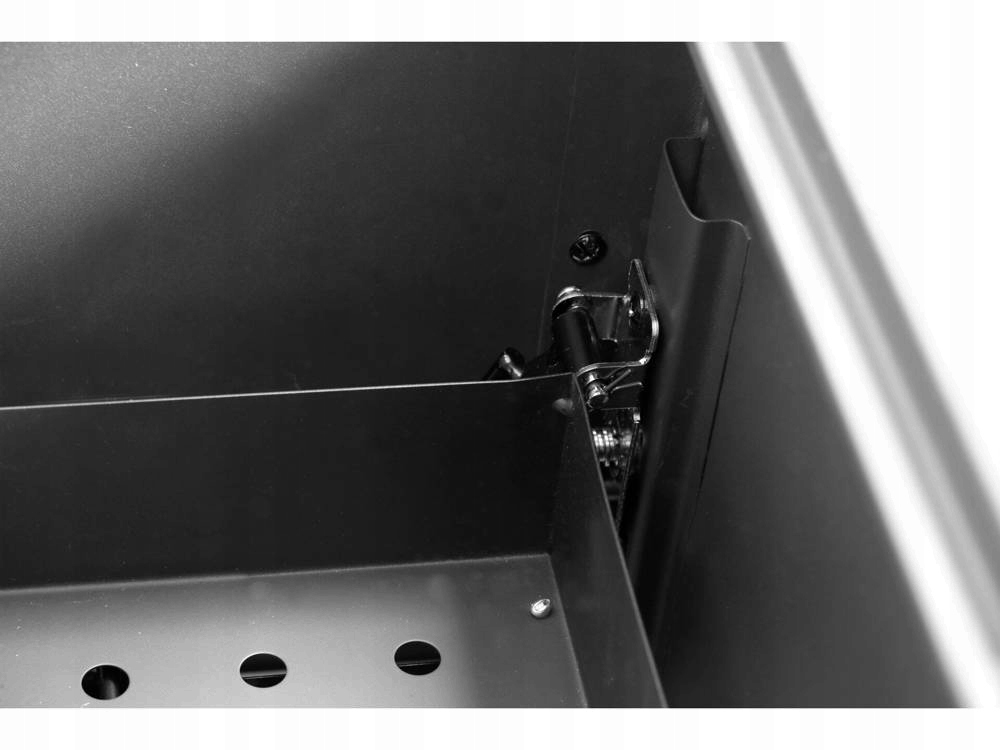 Regulacja temperatury – Wbudowany termometr i system cyrkulacji powietrza