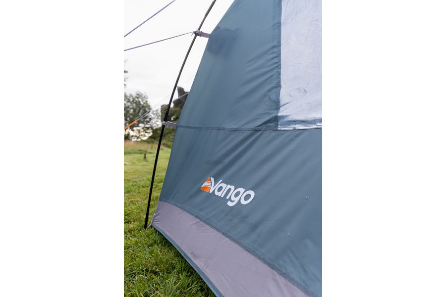 Dodatkowe funkcje – boczny schowek i markiza