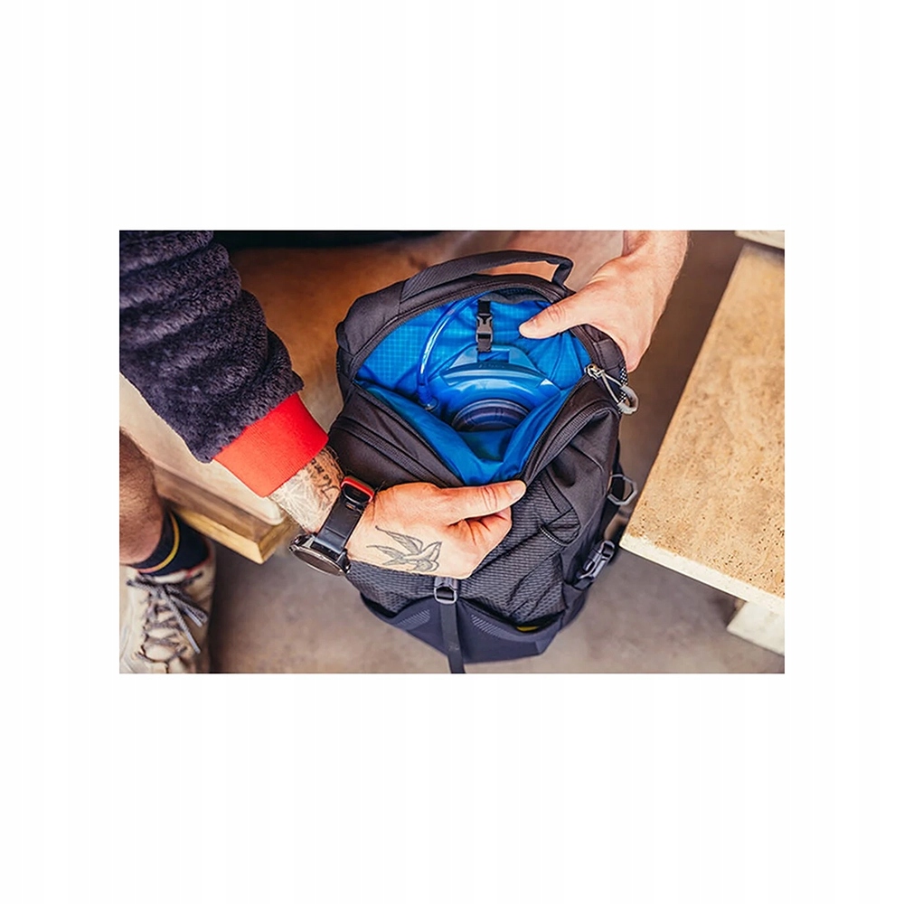 Przemyślany system kieszeni i przegródek