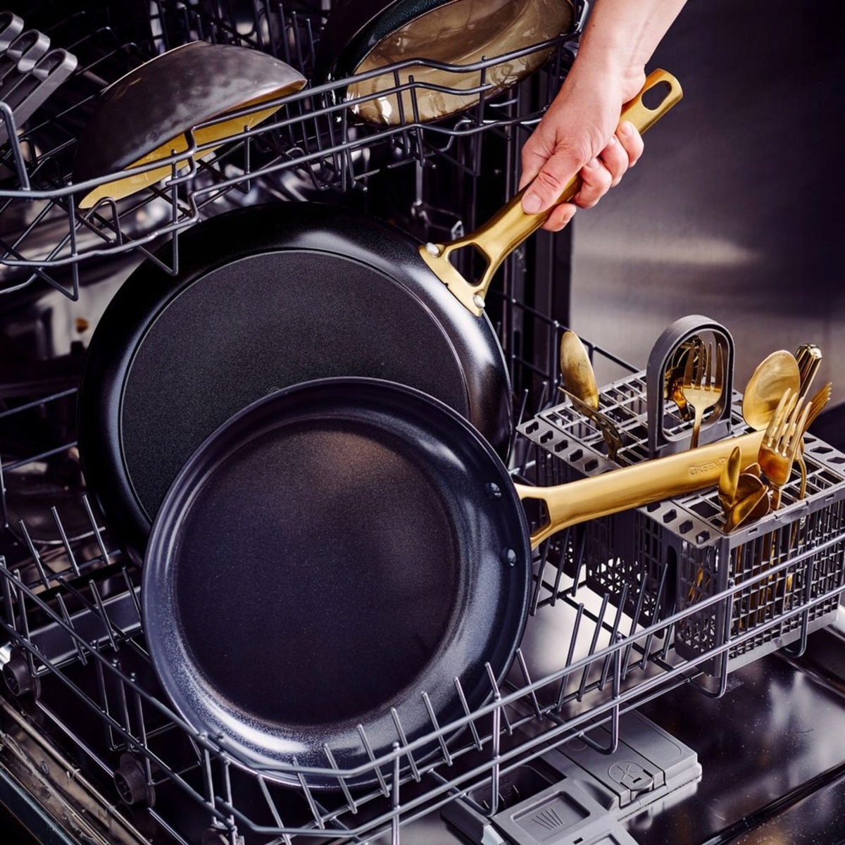 Wygodne użytkowanie – Patelnie odporne na zarysowania i łatwe w czyszczeniu