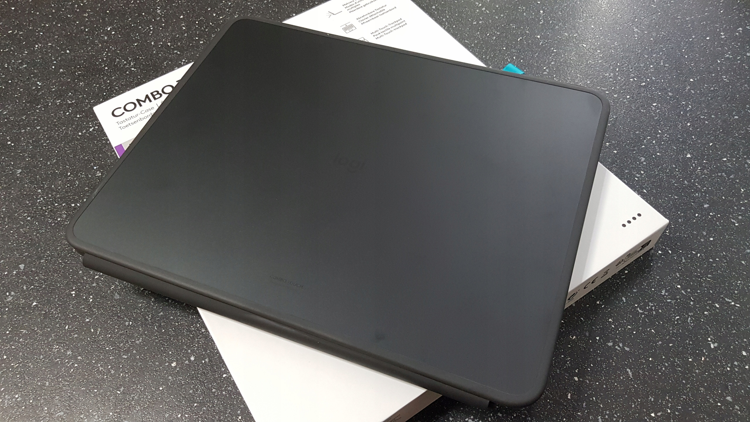 Duży gładzik Multi-Touch – Intuicywne sterowanie