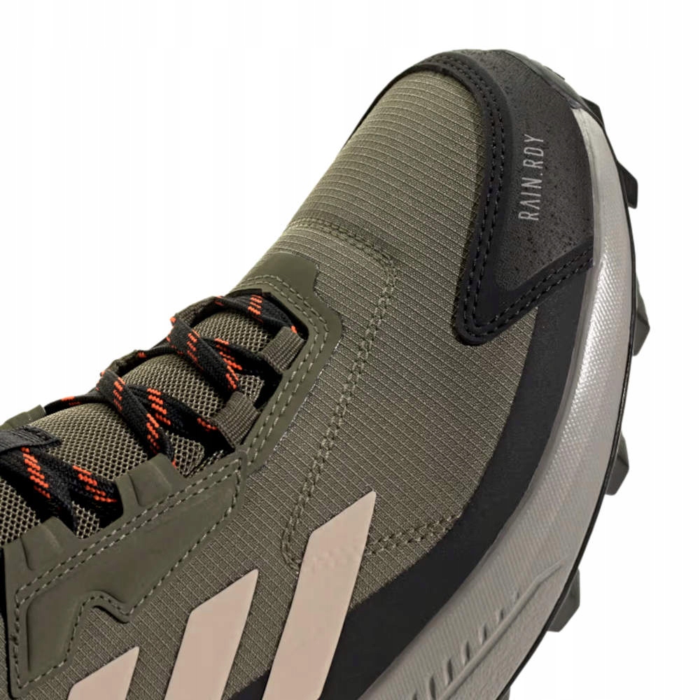 Wodoodporna cholewka z technologią RAIN.RDY