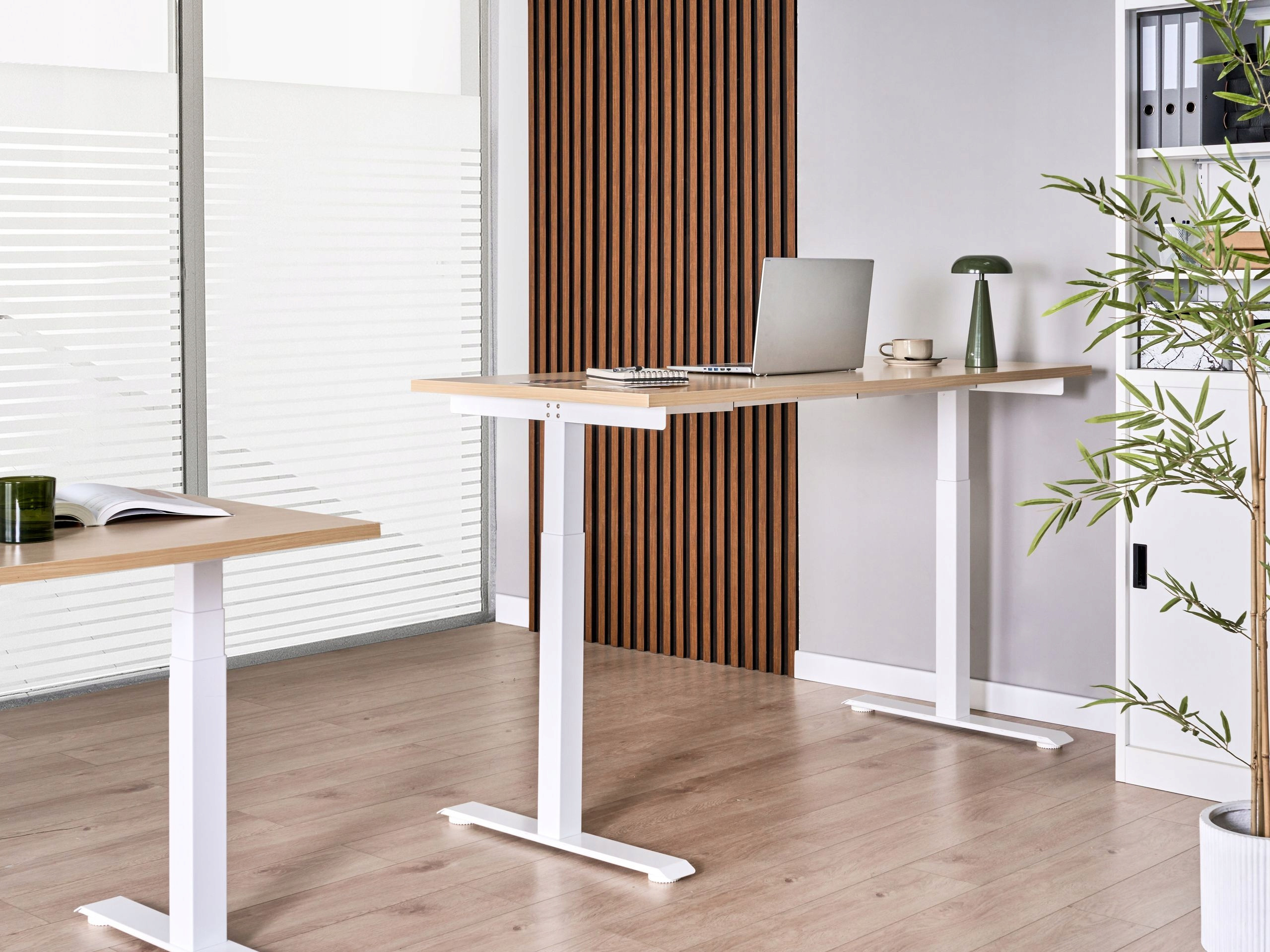 Funkcjonalność i ergonomia – Pracuj wygodnie zarówno na siedząco, jak i na stojąco