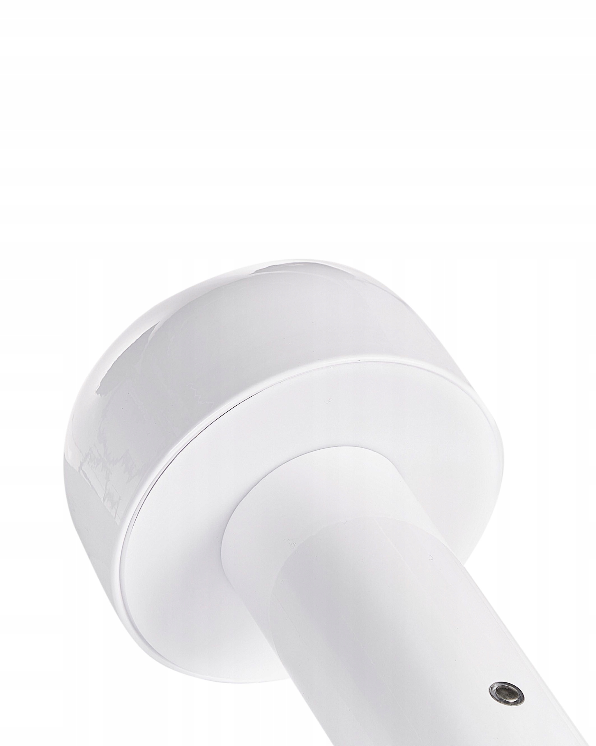 Wysoka jakość wykonania z metalu i akrylu