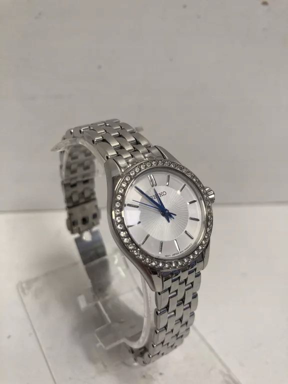 Stylowy Design w Kolorze Srebrnym