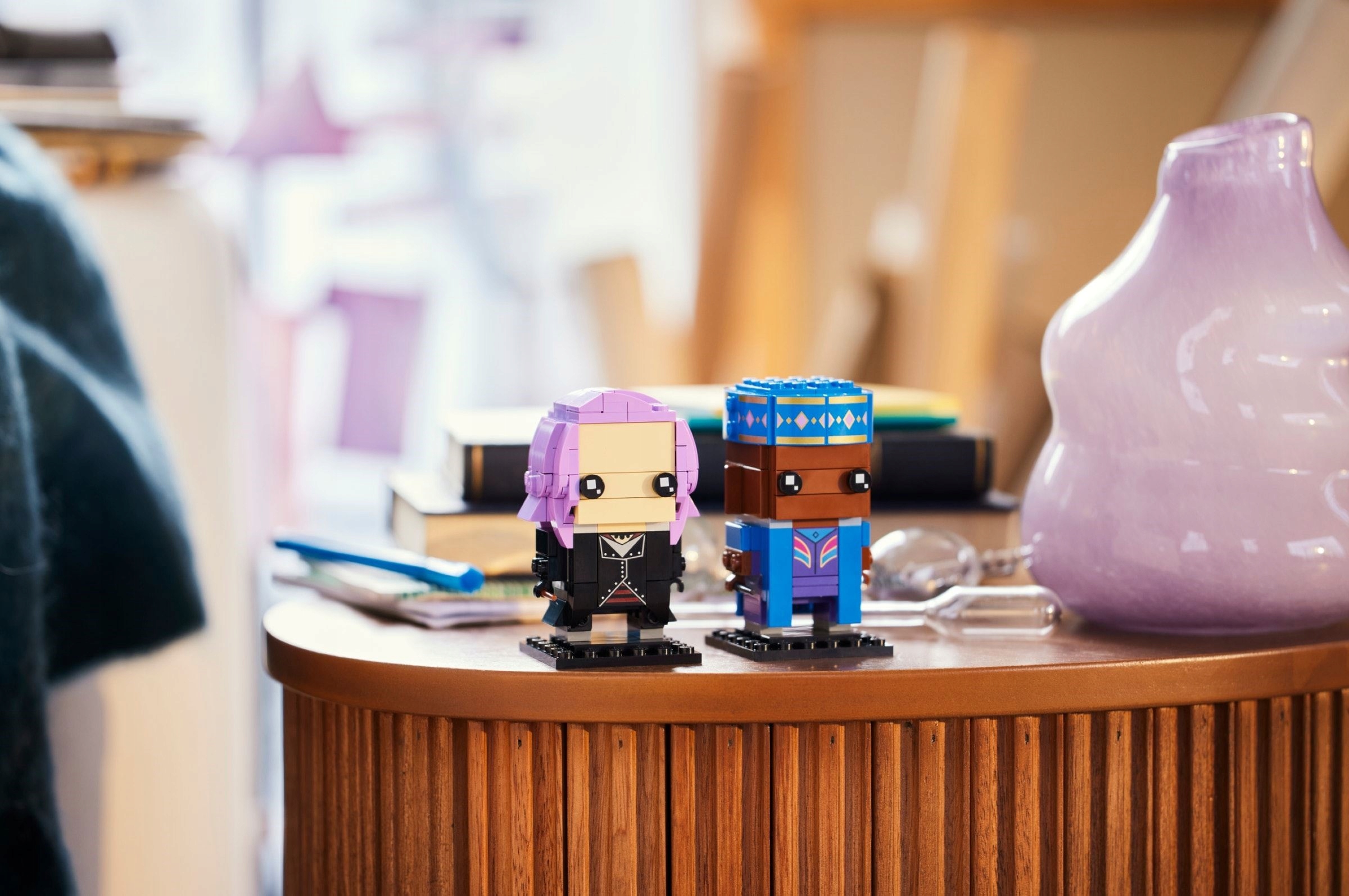 Kolorowe figurki LEGO w stylu BrickHeadz