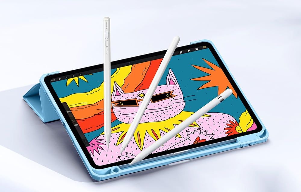 Etui z funkcją podstawki, w nim umieszczony iPad, nad nim trzy rysiki.