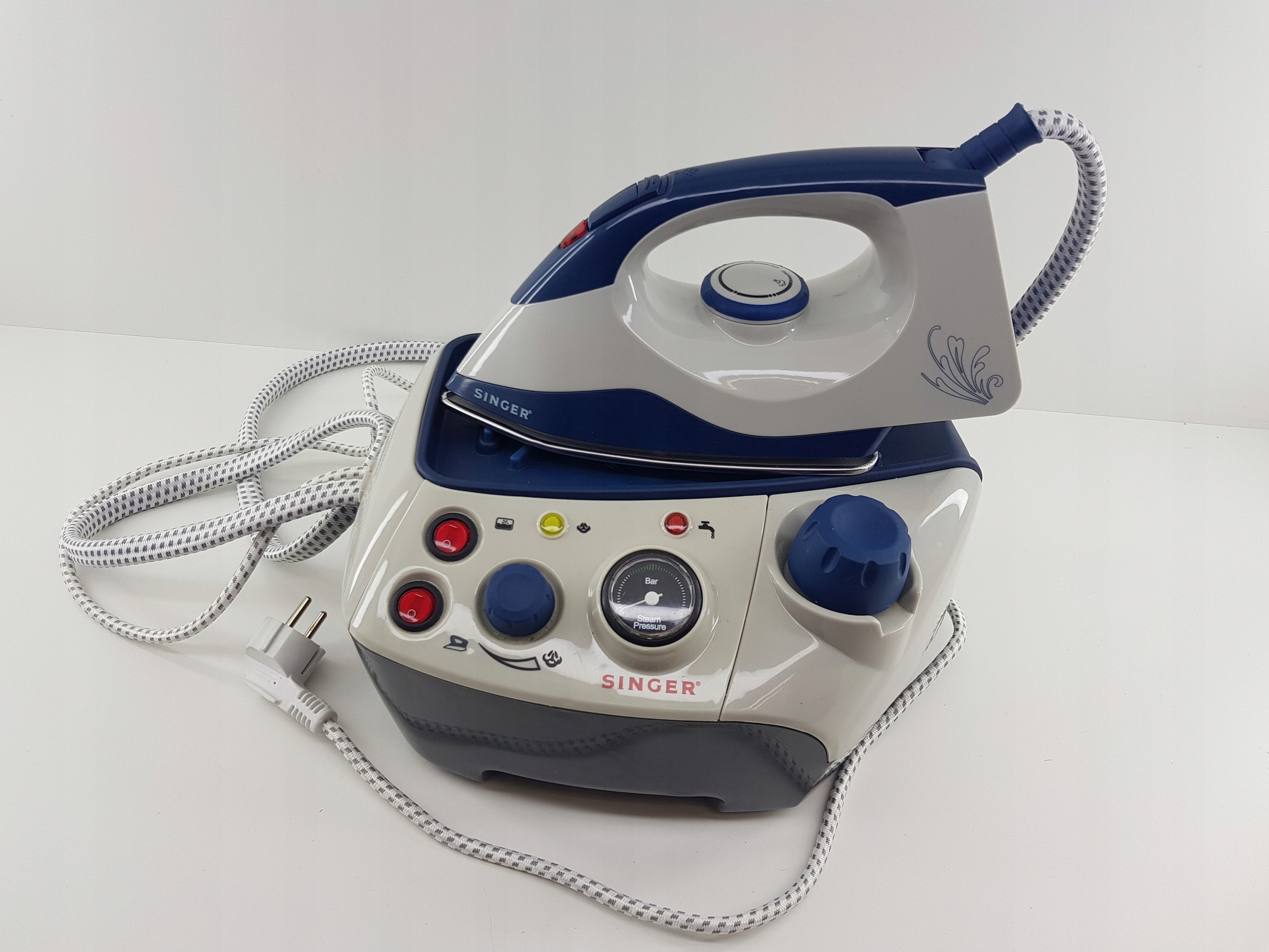 Wysoka moc 2200W i ciśnienie pary 3 bar