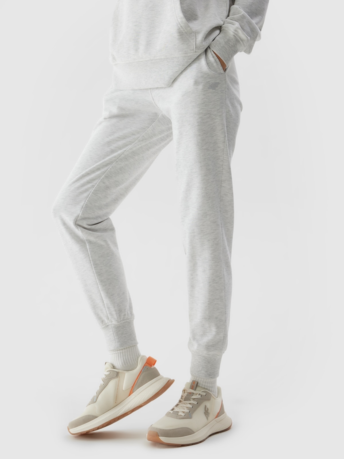 Spodnie dresowe 4F 4FWSS24TTROF606 XXL – Komfort i styl w szarym kolorze