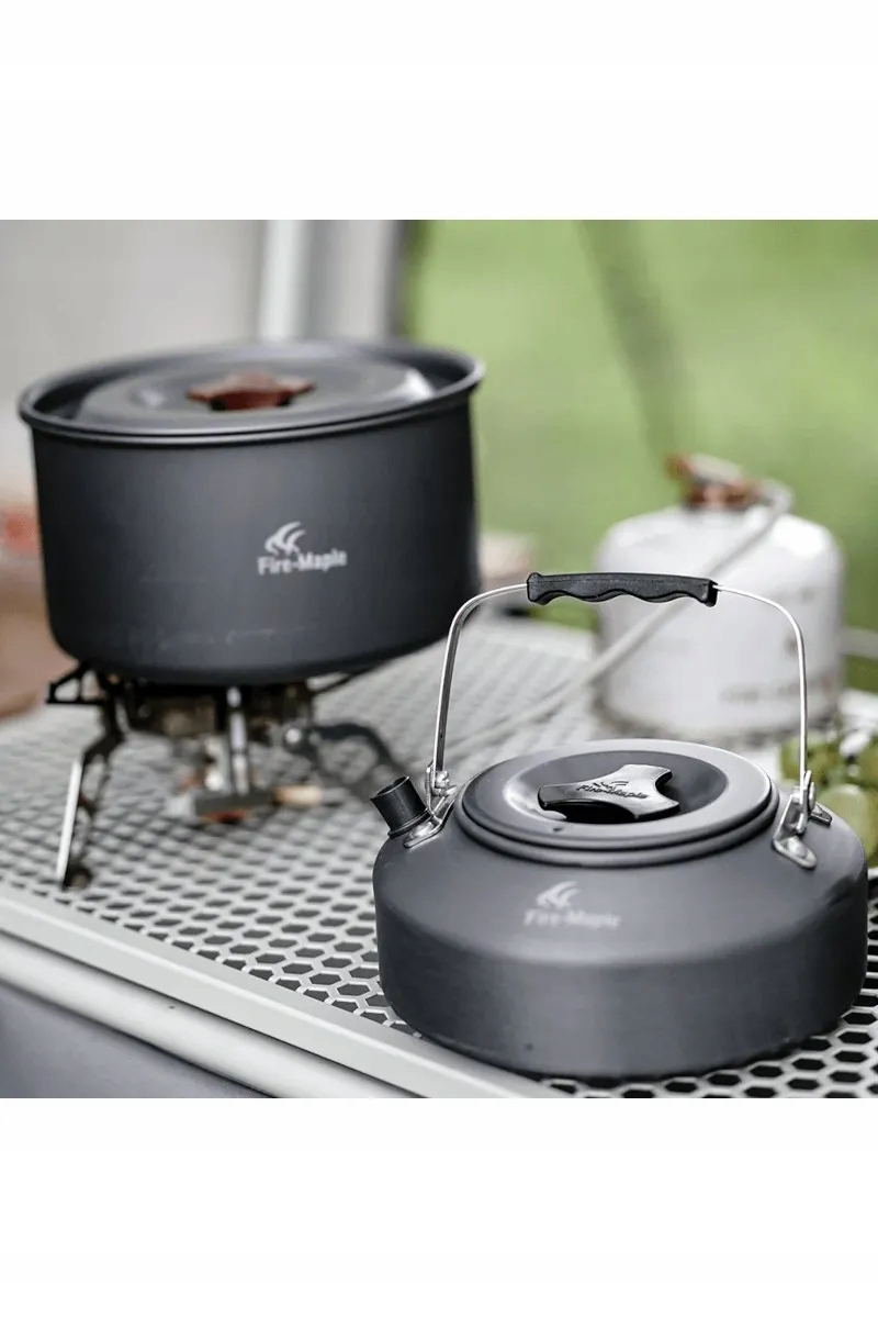 Wygodne gotowanie i serwowanie potraw na świeżym powietrzu