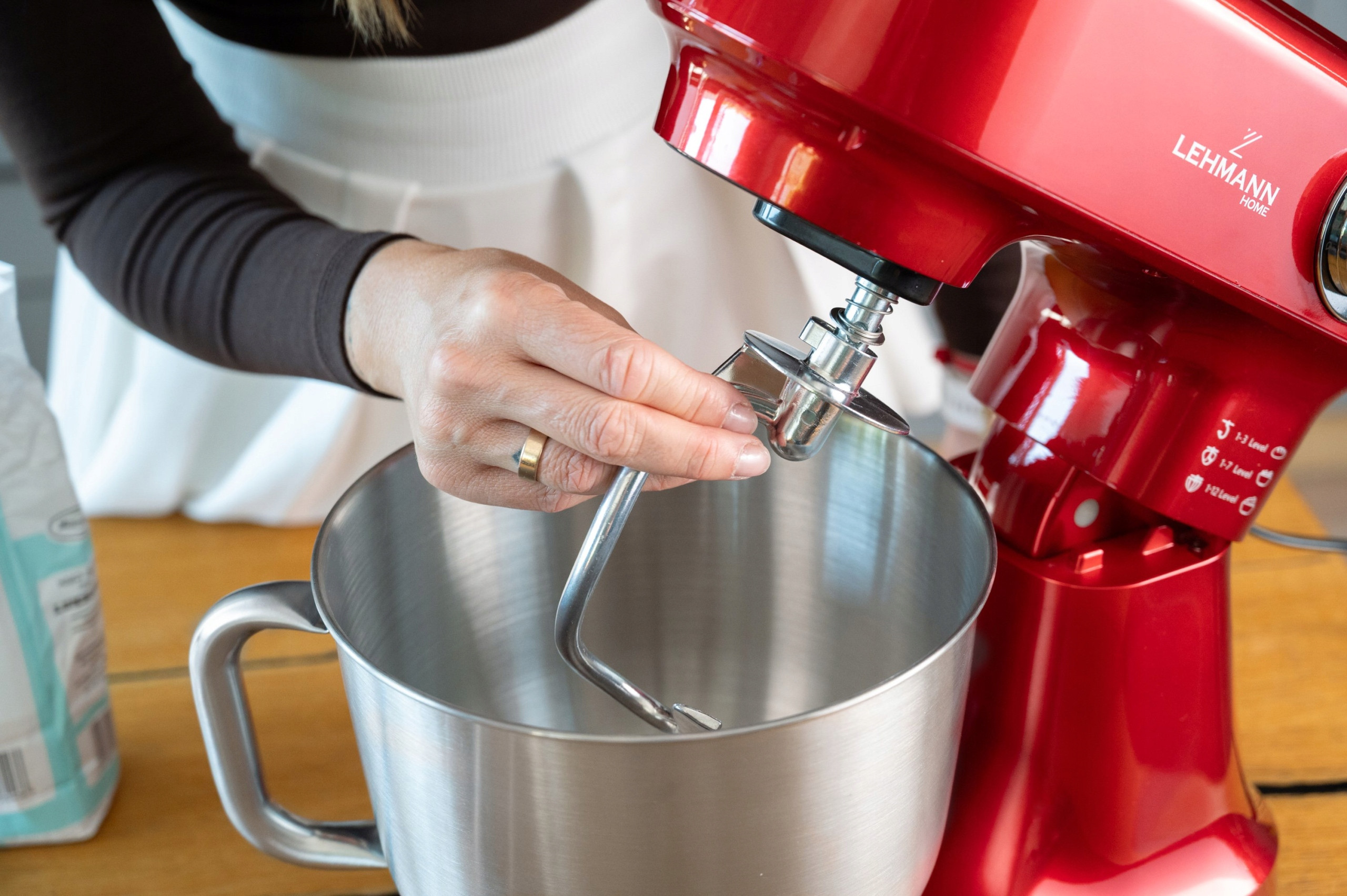 ROBOT PLANETARNY KUCHENNY MIKSER MIESZADŁA HAK MISA OBROTOWA LEHMANN RED Funkcje mieszanie miksowanie ubijanie ucieranie wyrabianie ciasta