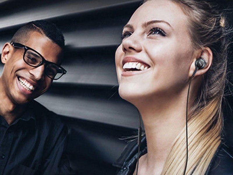 https://hurtowezakupy.com/images/originals/hurtowezakupy/848000-849000/_original_Zestaw-sluchawkowy-SAMSUNG-GALA-Y-S8-S8-PLUS-AKG-EO-IG955-sluchawki-dokanalowe-jack-3-5mm-BULK-czarny_[848005]_0c20274c9e34.jpg