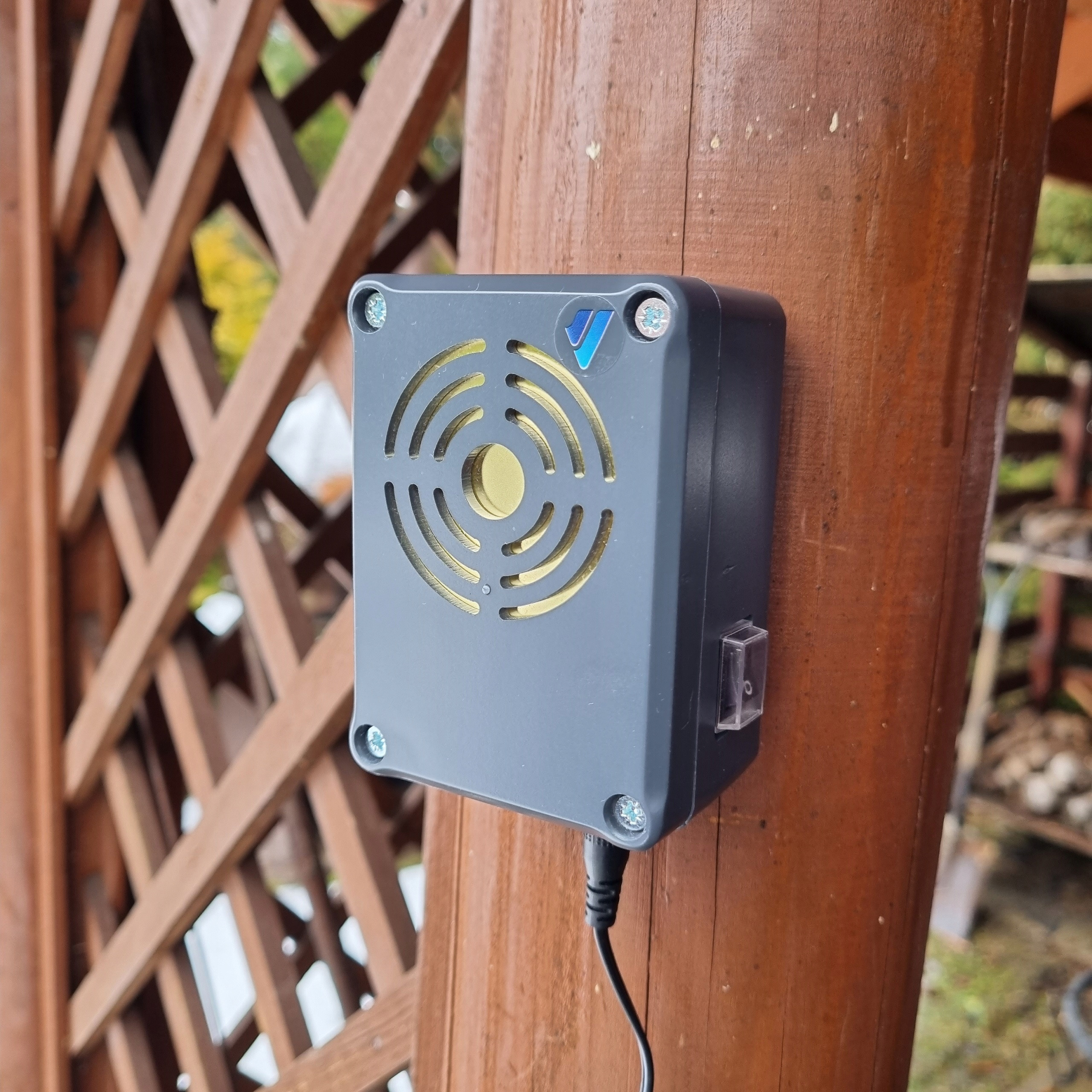 Bezprzewodowy i wydajny odstraszacz kun, myszy i szczurów