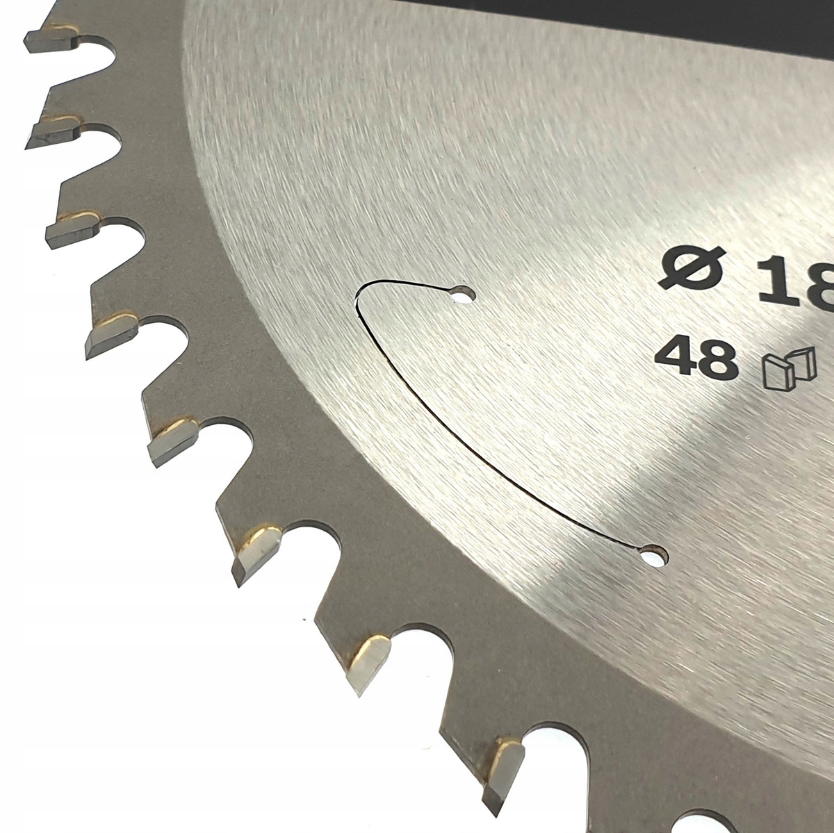 Precyzyjne i szybkie cięcia w drewnie