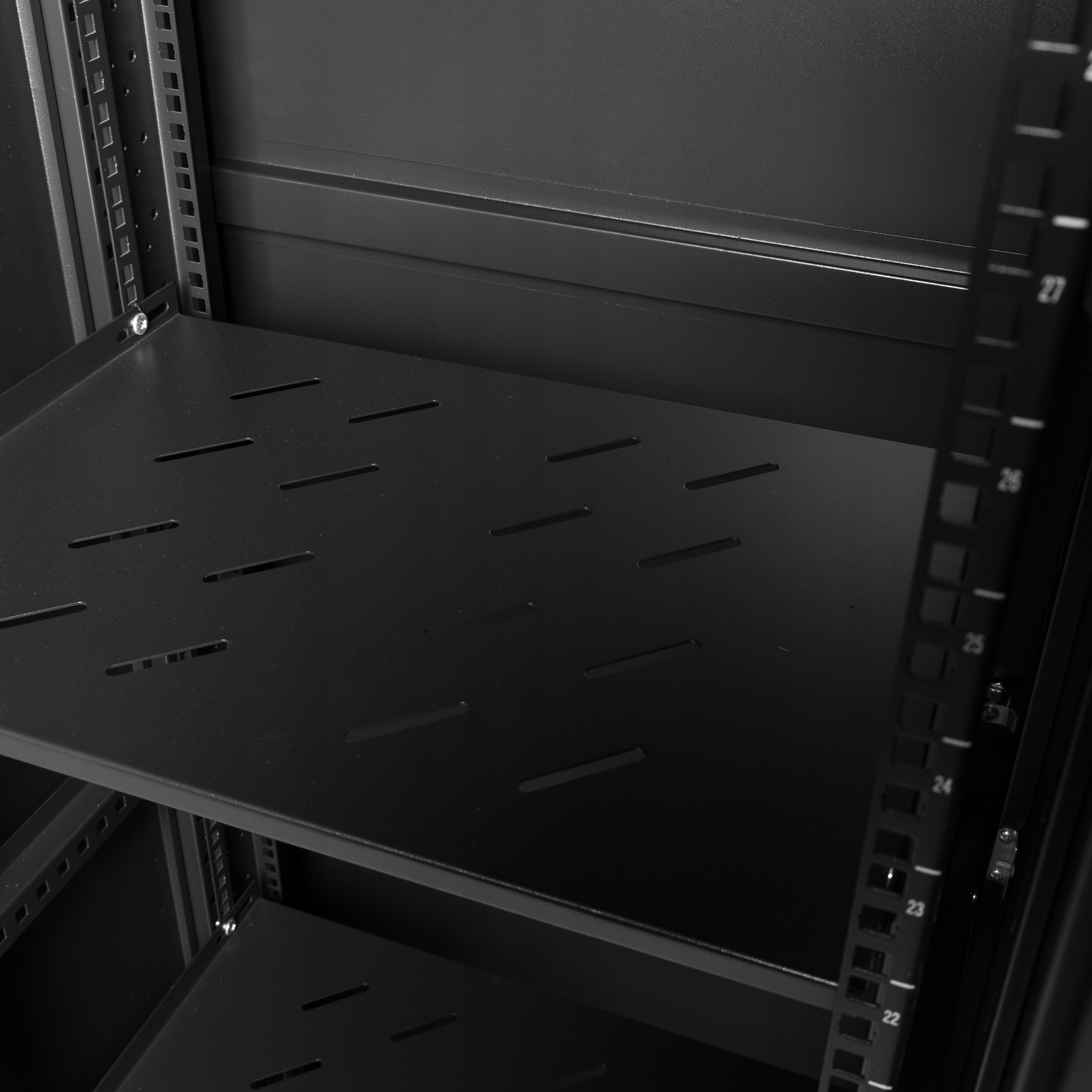 Zastosowanie w szafach NEKU serii FLR – Uniwersalność montażu