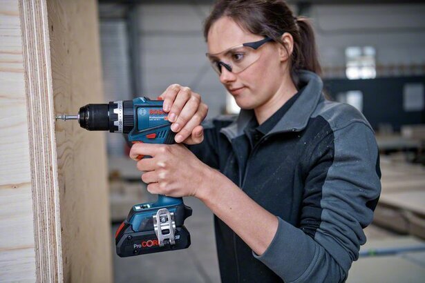 Bosch GSB 18V-90 C widok z boku