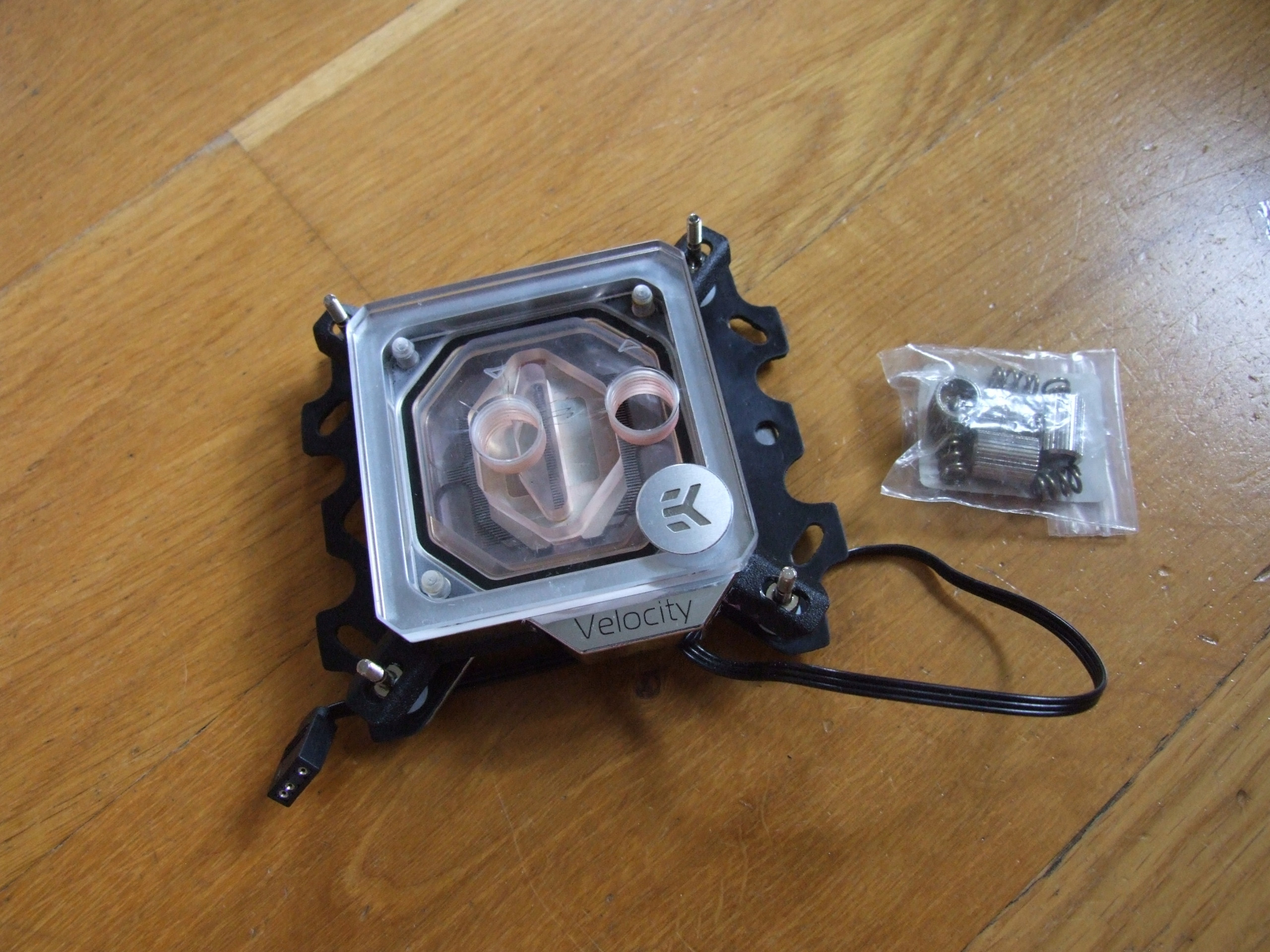 Adapter wciskany – łatwość instalacji bez przykręcania