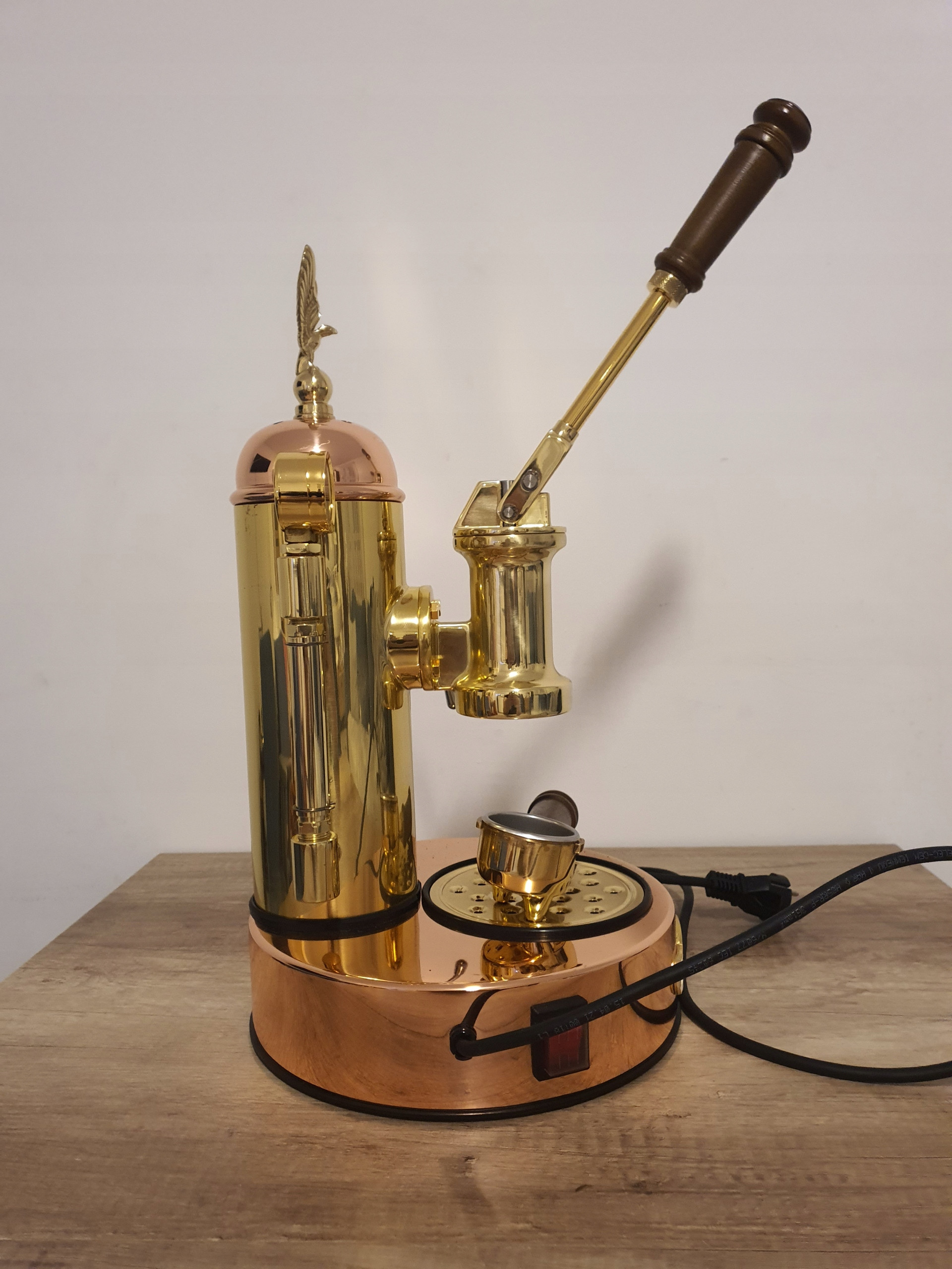 Łatwe przygotowywanie kawy dzięki dźwigni sprężynowej