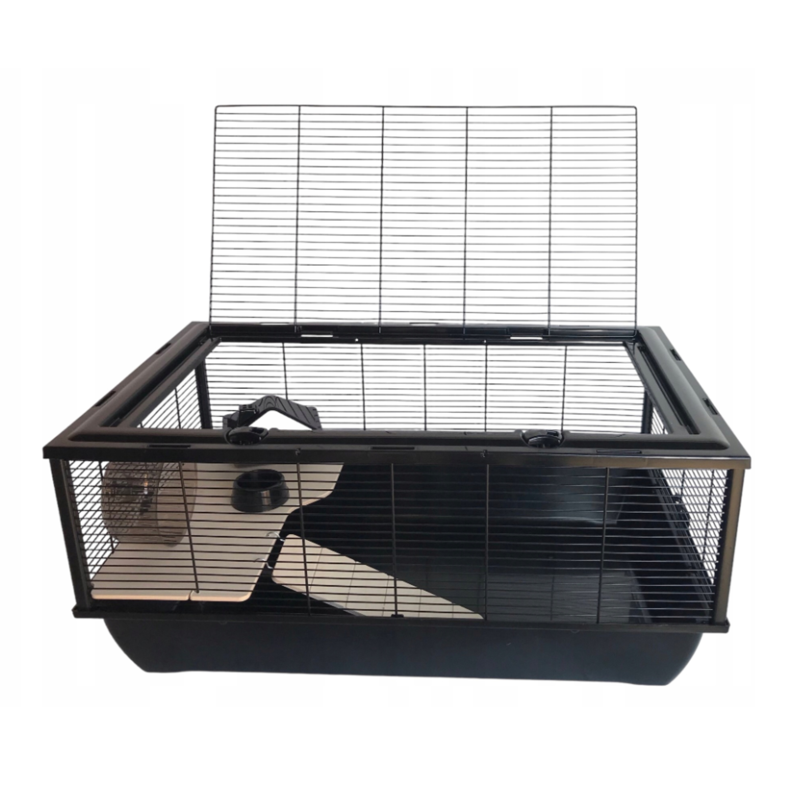 Wygodne akcesoria w zestawie: domek, kołowrotek i miseczka