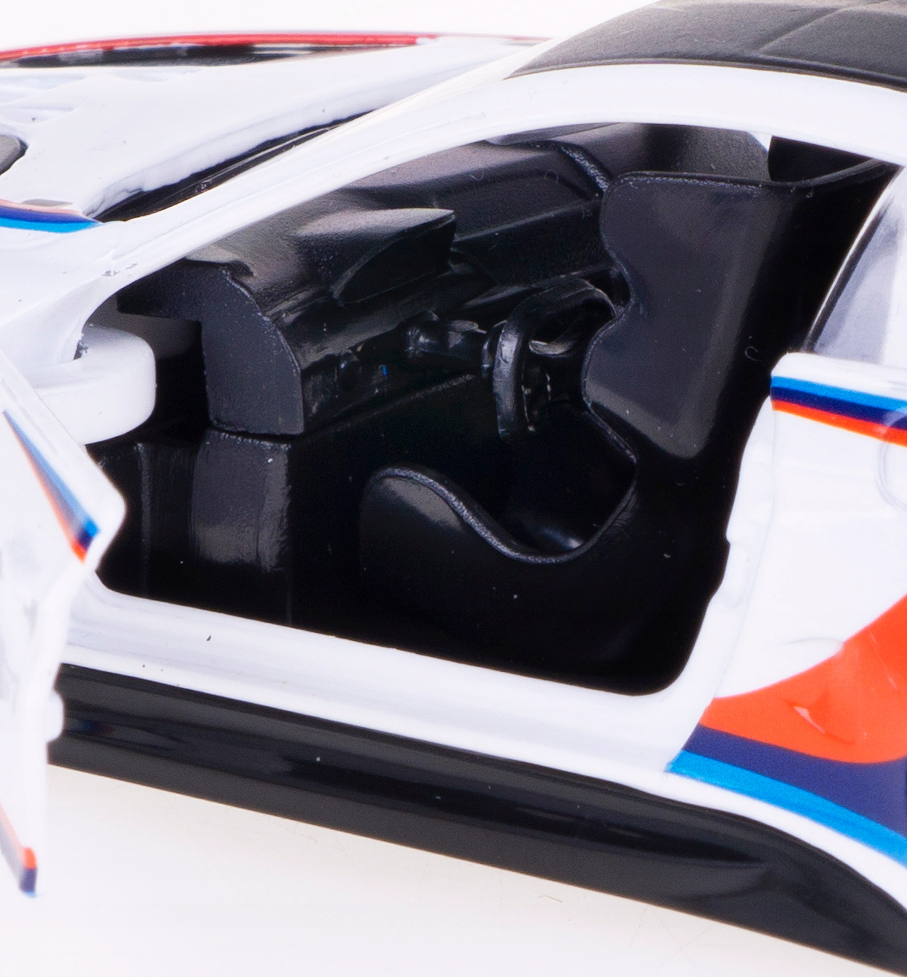 Otwierane drzwi i gumowe opony – detale, które zachwycają