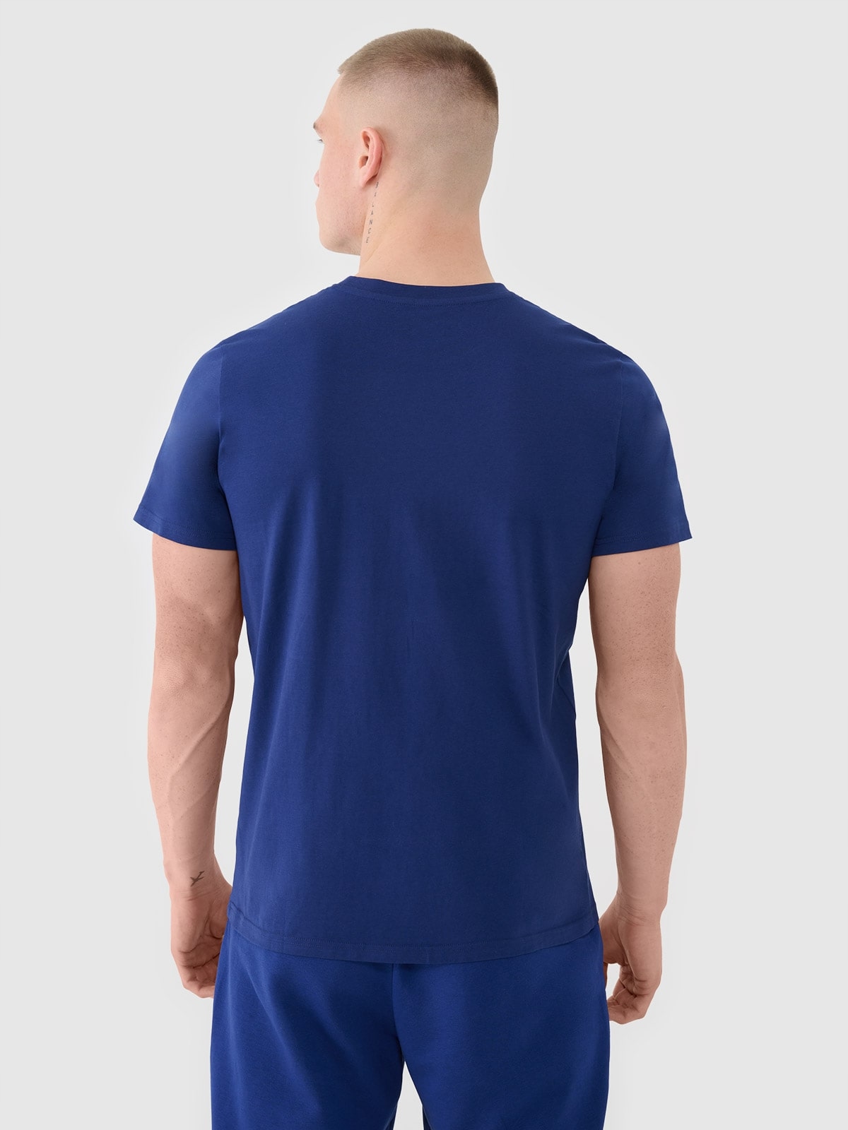 Wygodny krój i naturalny materiał