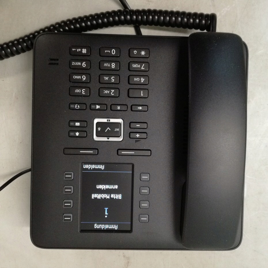Wbudowana książka telefoniczna na 500 kontaktów
