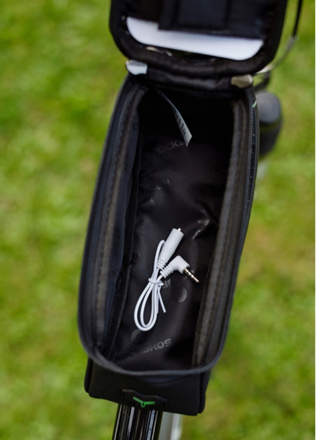 Stabilne mocowanie telefonu na kierownicy