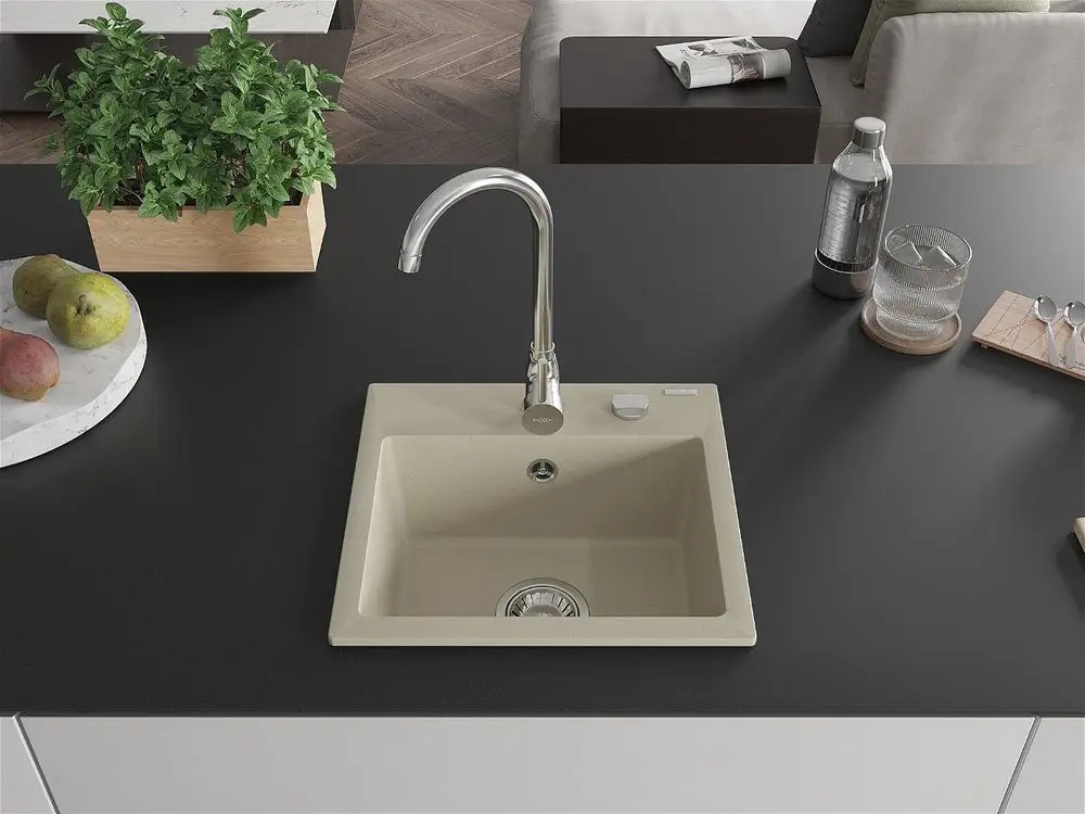 Otwory na baterię i automat