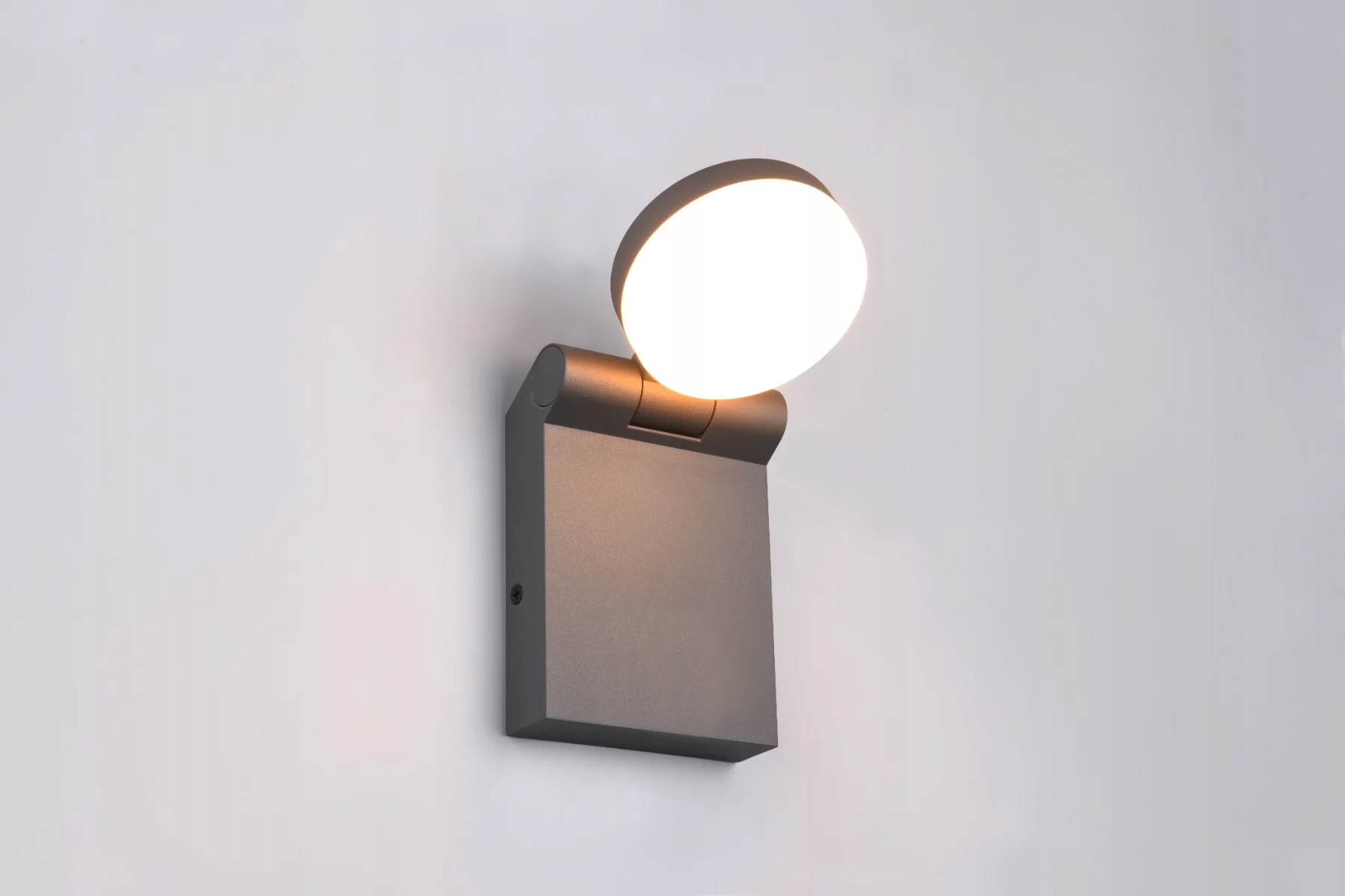 Elewacyjna lampa ogrodowa Adour 245560142 LED 10W – Elegancja i funkcjonalność w Twoim ogrodzie