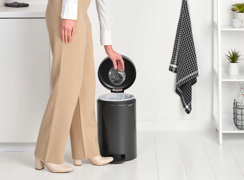 BRABANTIA pedal bin NewIcon 12L Confident Grey – Elegancka i funkcjonalna przestrzeń