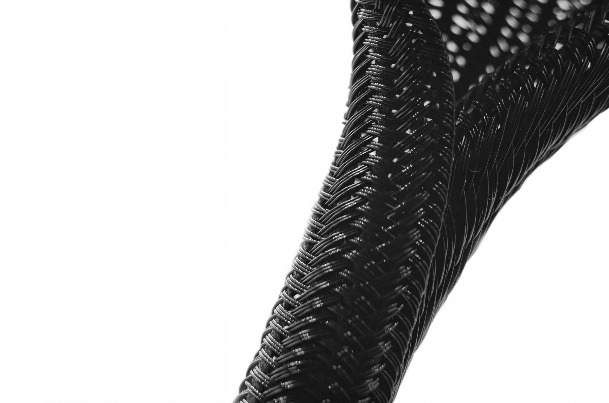 Zastosowanie oplotu w organizacji kabli i poprawie estetyki