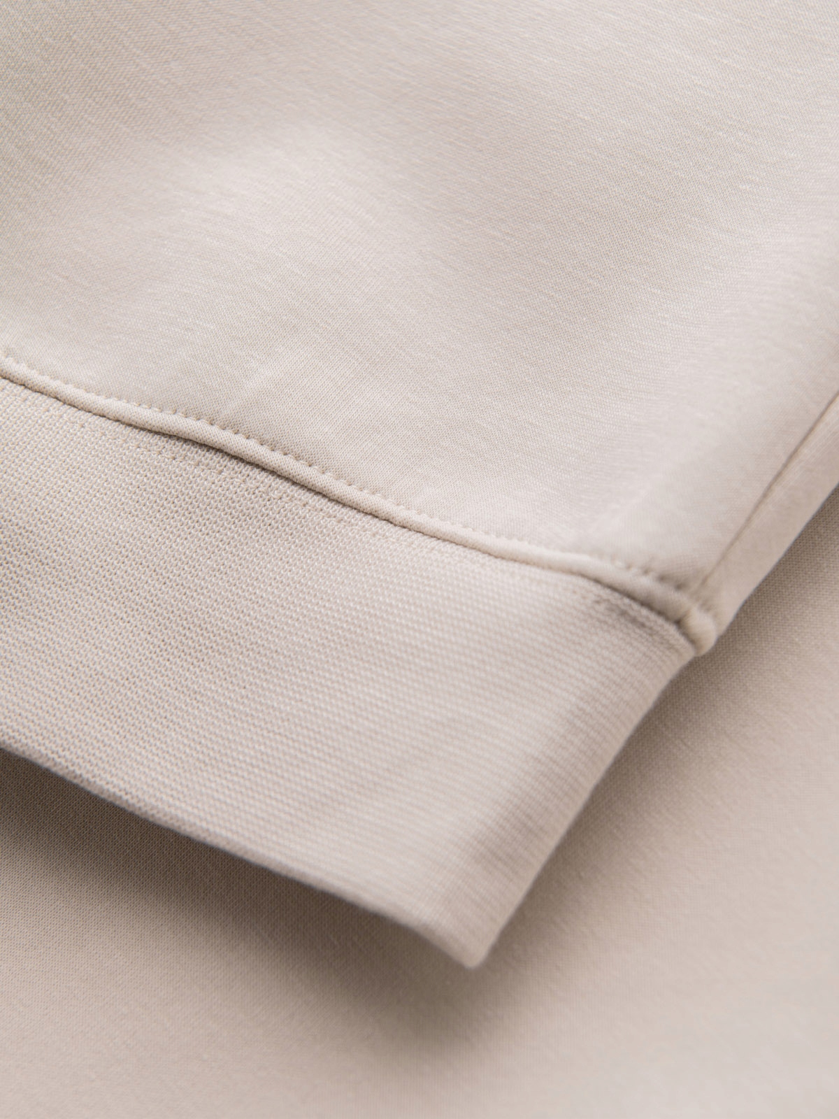 Wygodne ściągacze w pasie i nogawkach