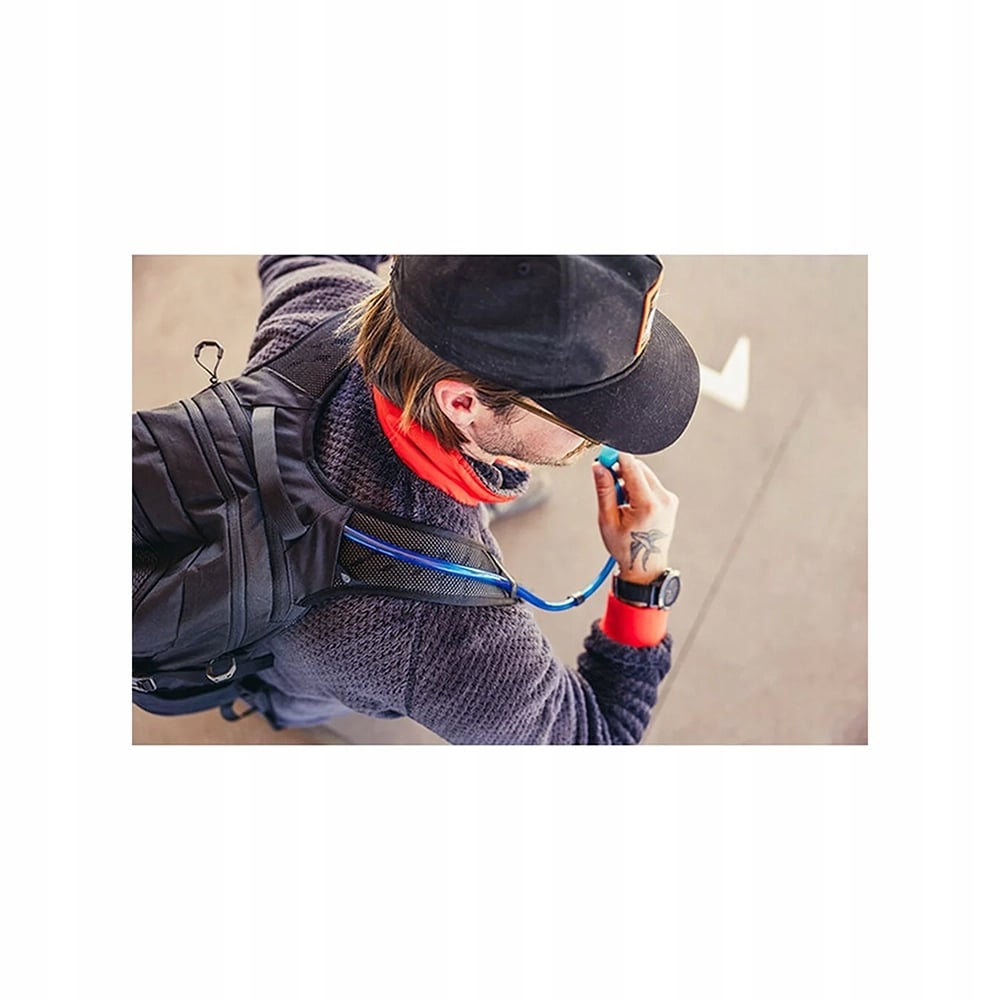 Dedykowana kieszeń na system nawodnienia lub laptop