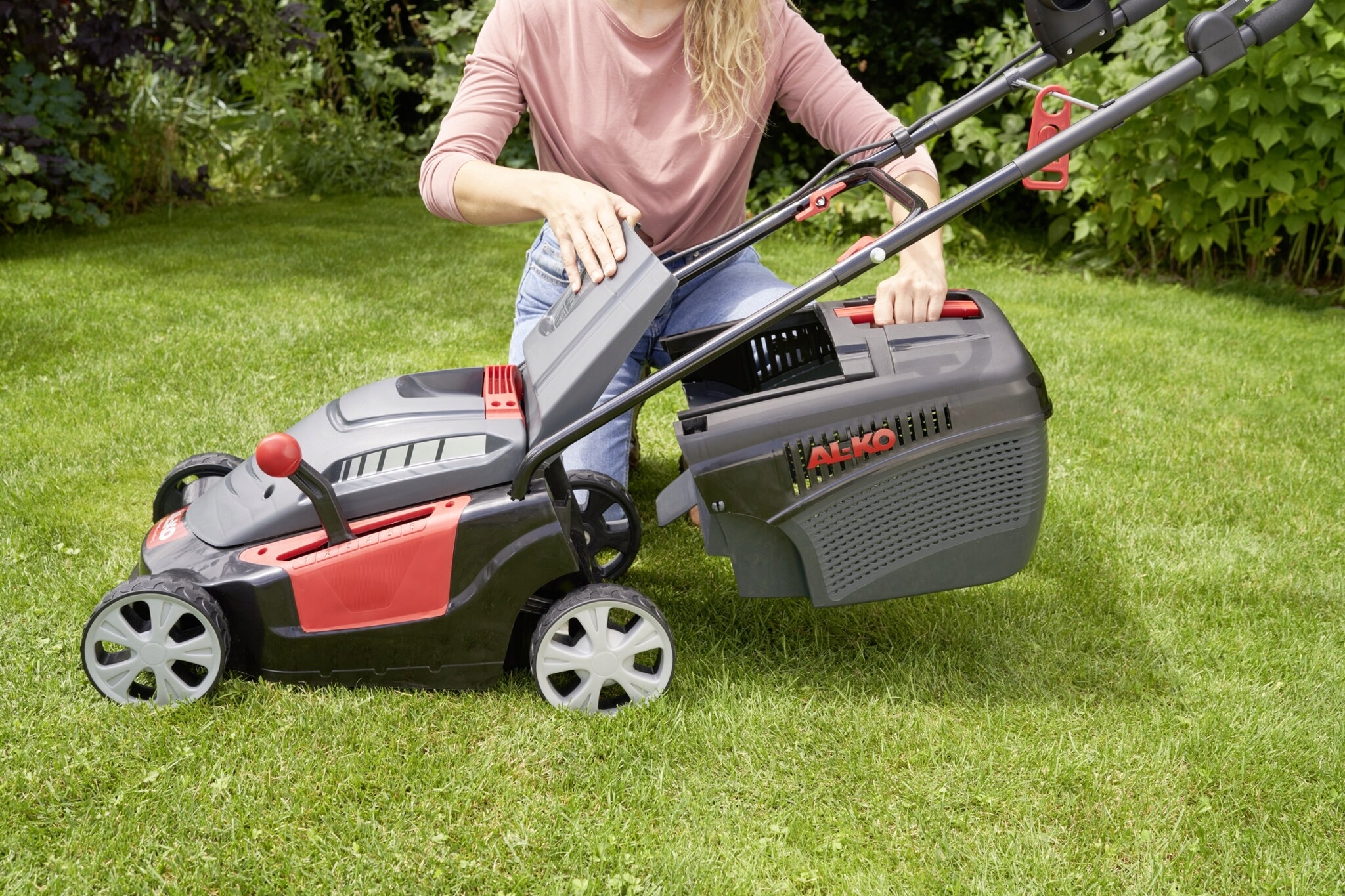 Funkcjonalność 2 w 1 – Koszenie i zbieranie trawy