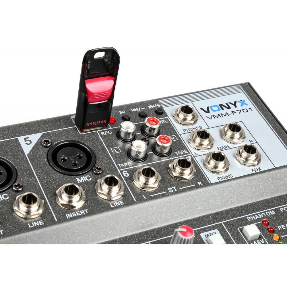 Funkcje efektu echa i odtwarzania z USB oraz SD