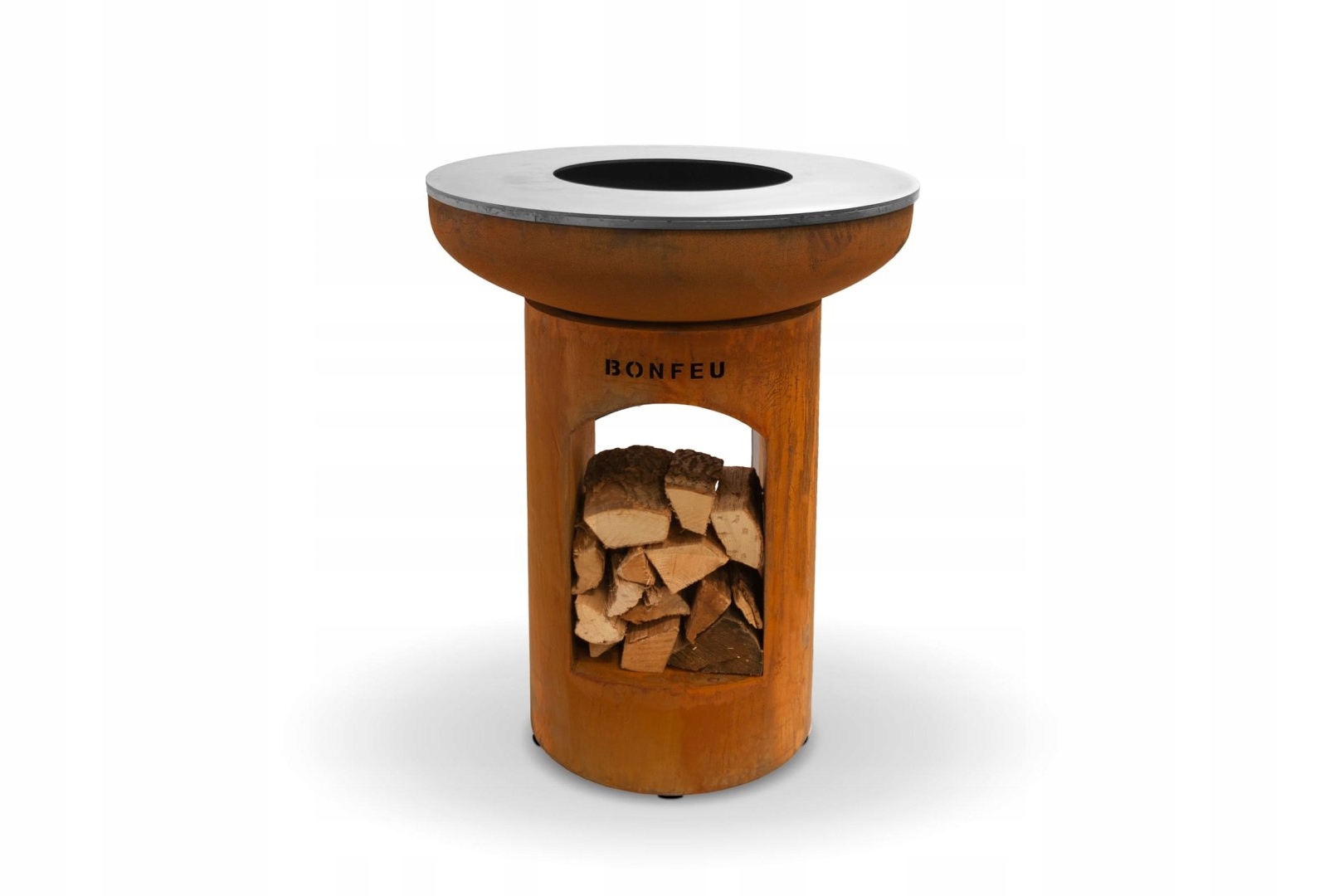 Komfort użytkowania – duża powierzchnia gotowania i praktyczny schowek na drewno