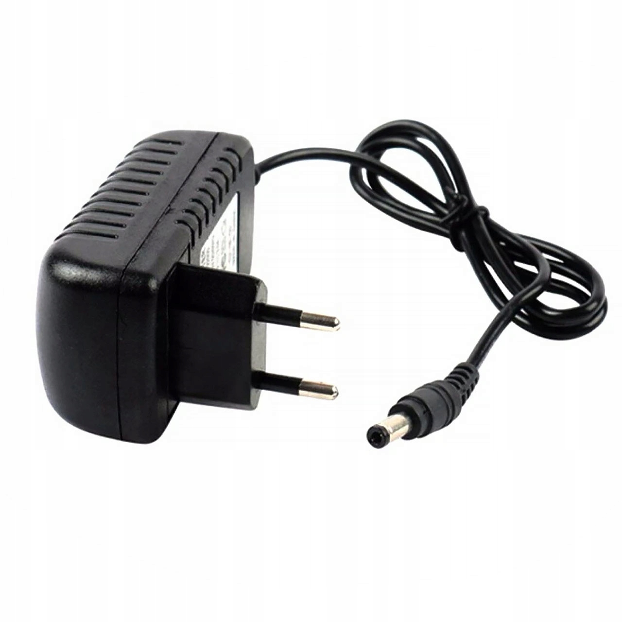 Uniwersalne napięcie wejściowe 100V - 240V AC