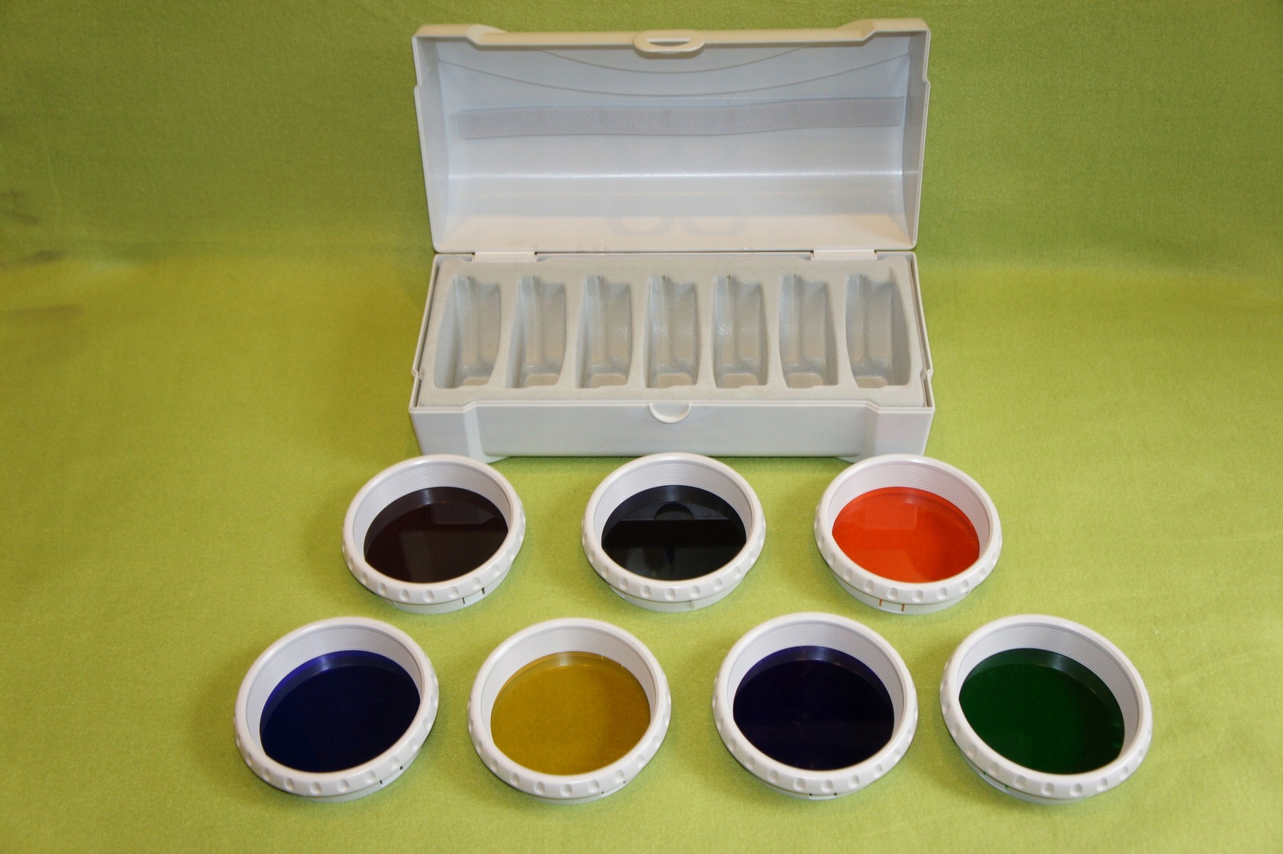 Uspokajający zielony i przeciwzapalny niebieski – ich wpływ na organizm