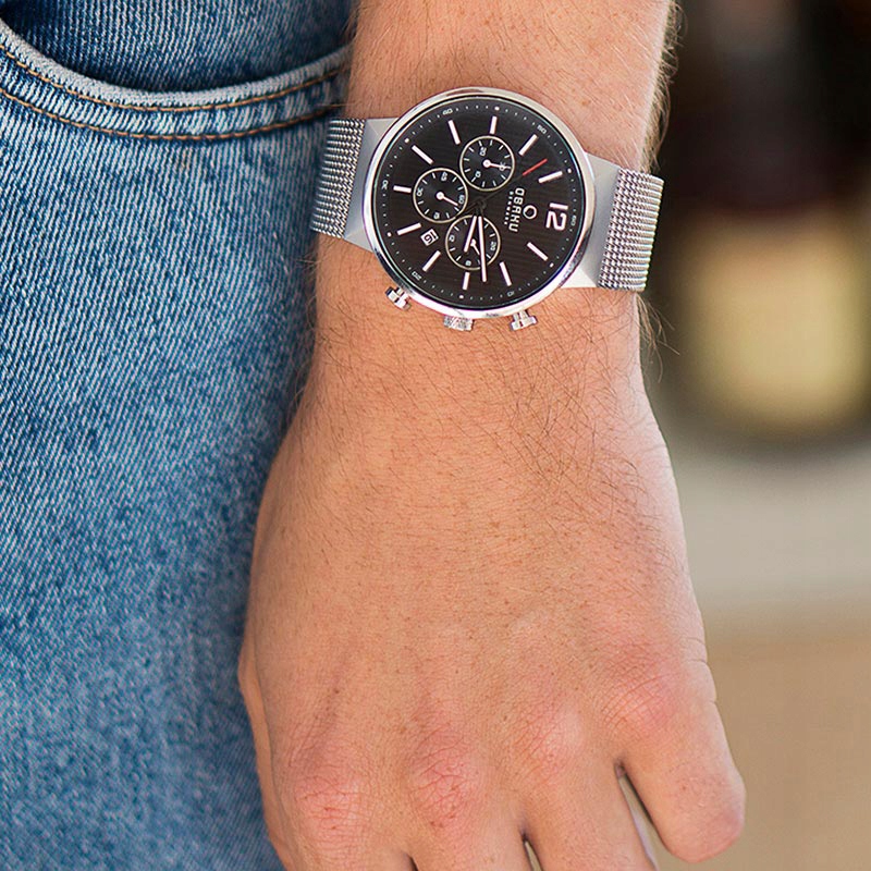 Funkcje dodatkowe: chronograf, datownik i podświetlenie