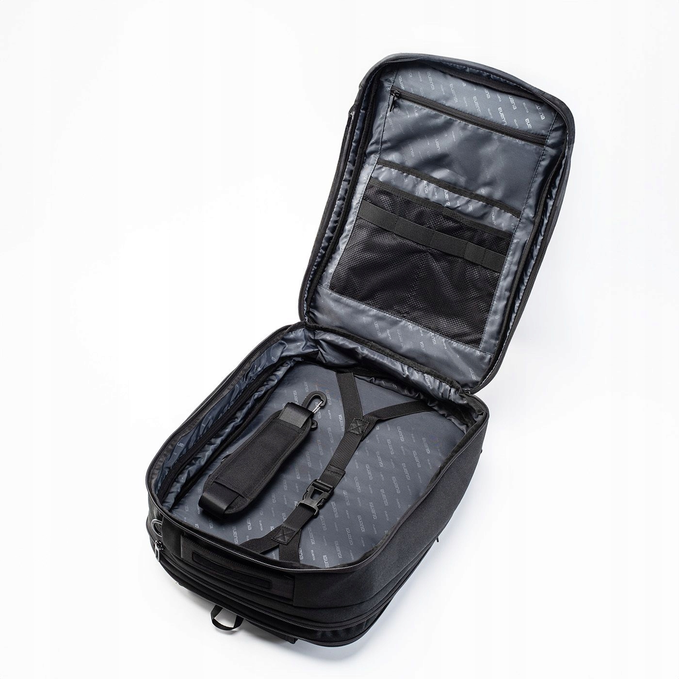 Pojemna komora z organizerem i kieszenią na laptopa