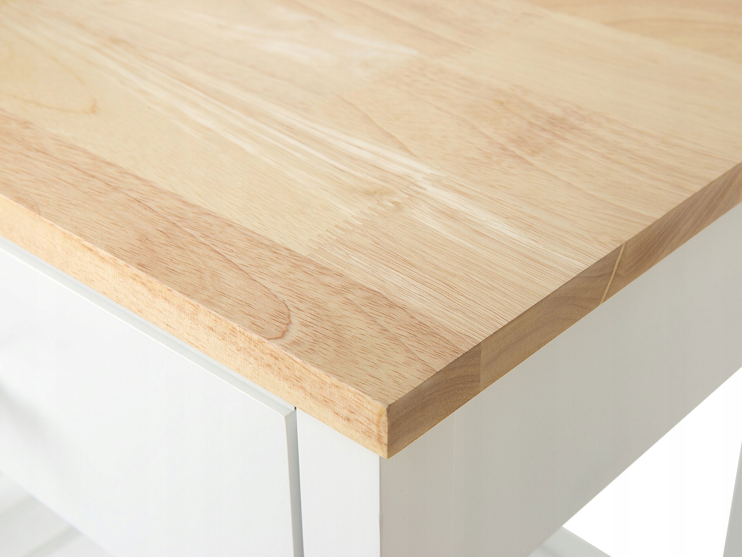 Solidne materiały: MDF i drewno kauczukowe