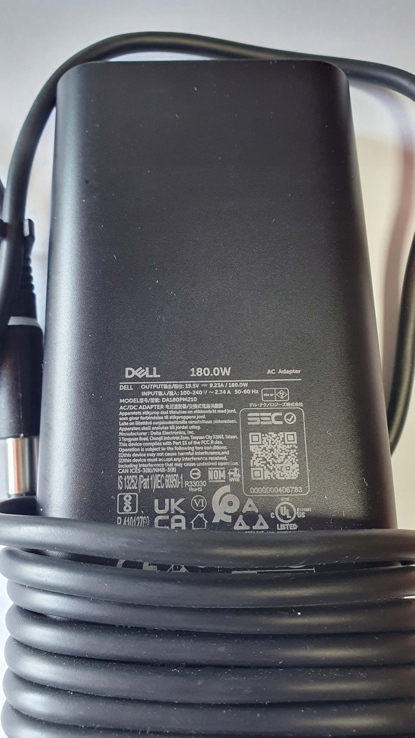 Moc zasilacza 180 W – Efektywne ładowanie i wydajność