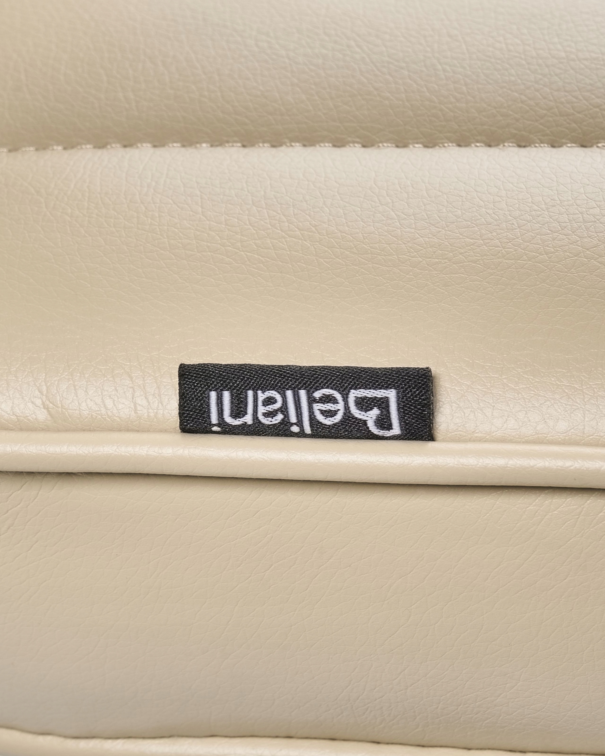 Wygodne podłokietniki i funkcja odchylenia