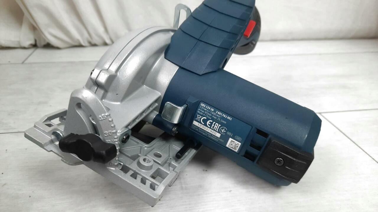 Akumulatorowa pilarka tarczowa GKS 12V-26 – Efektywność i wygoda