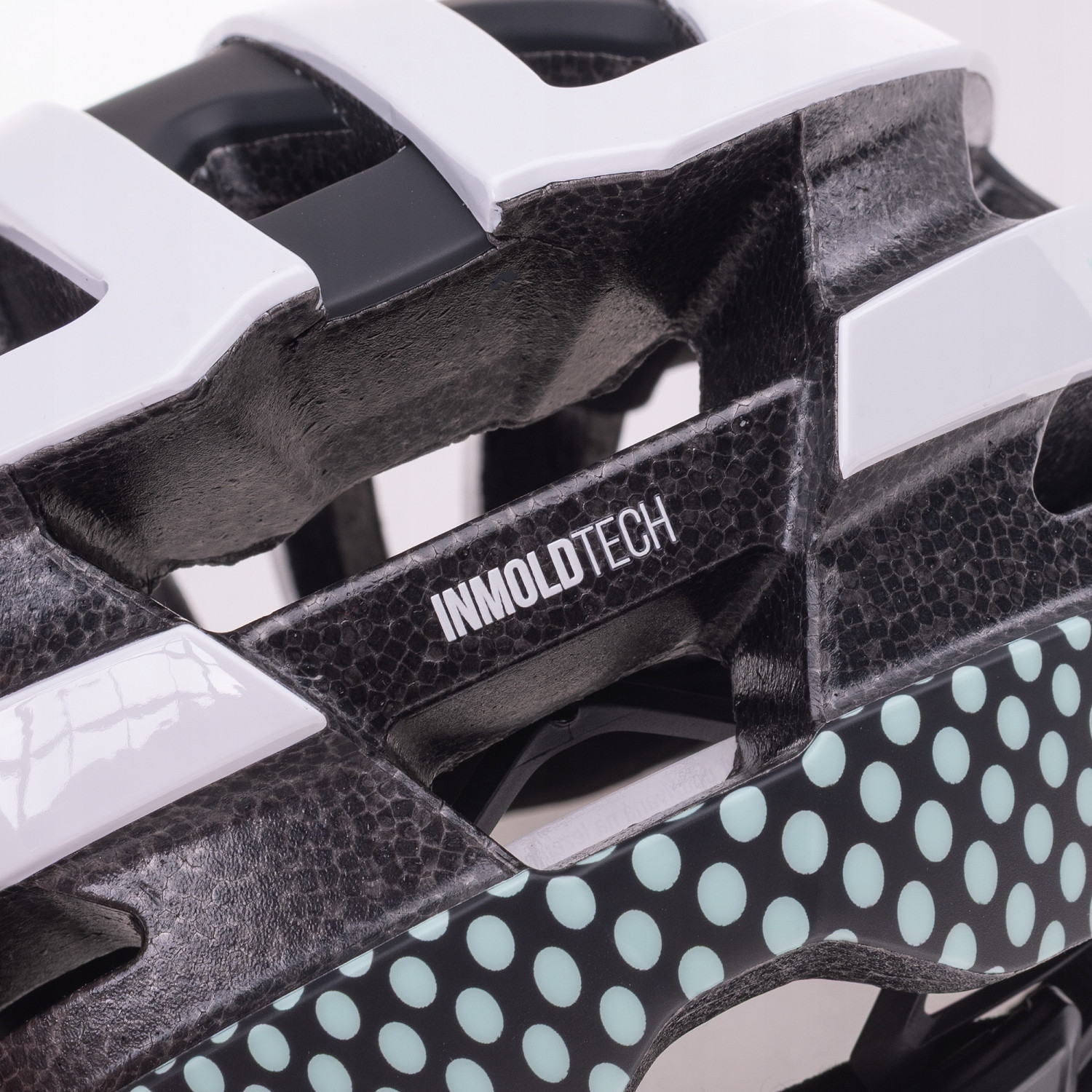 Technologia IN-MOULD – Trwałość i niska waga