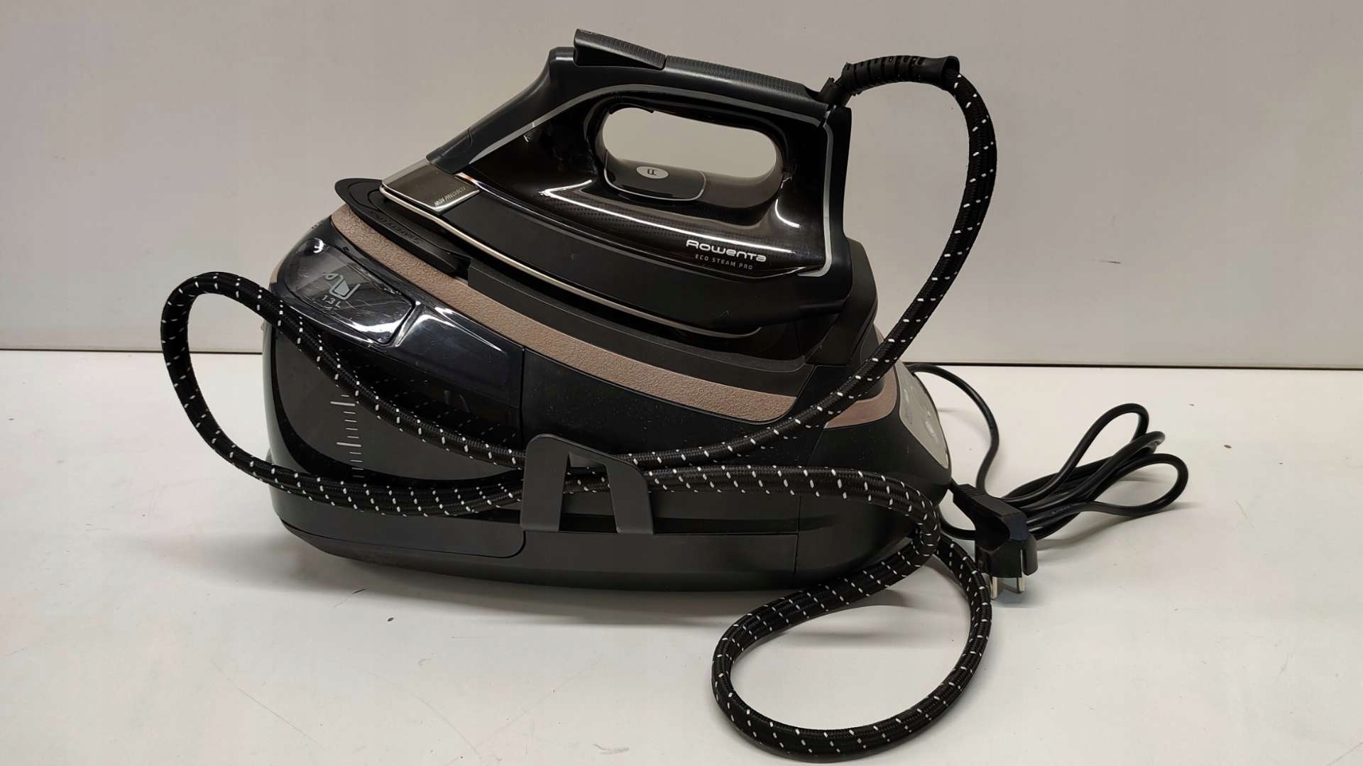 Rowenta Eco Steam Pro DG9640* – Wydajna stacja parowa dla perfekcyjnego prasowania