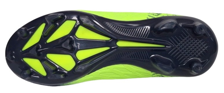 Korki plastikowe – doskonałe na nawierzchnie sztuczne