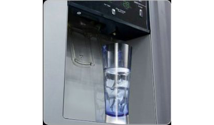 Dozownik dostosowany do wysokich pojemników