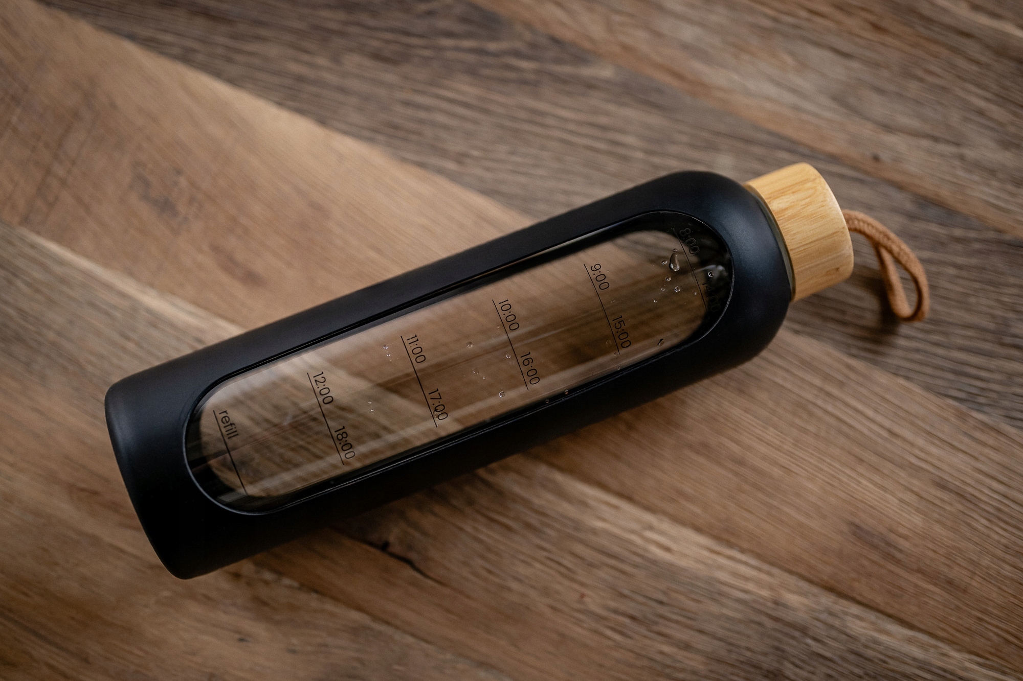 Wszechstronność i styl - idealna butelka do pracy i aktywności