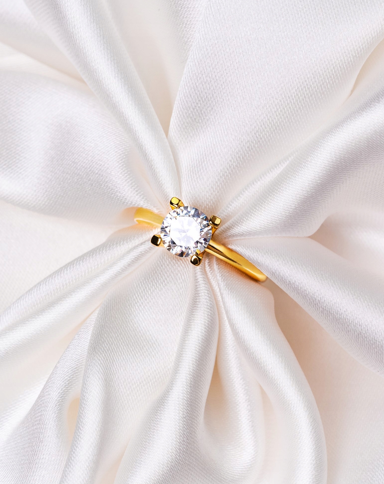 Lśniąca cyrkonia jako wyjątkowy detal